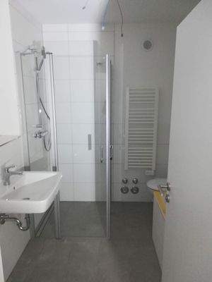 Bad mit Wanne und Dusche