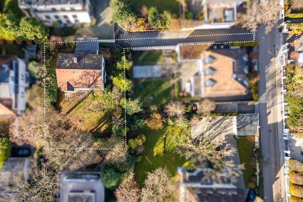 Grundstück mit Altbestand