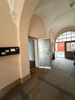 Hauseingang mit Tür