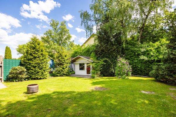 Garten mit Gartenhaus