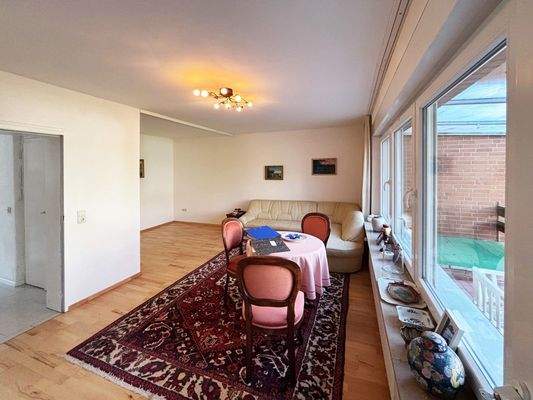 Wohnzimmer mit Essbereich