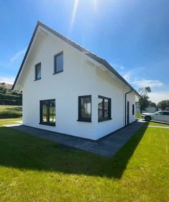 Neubau Einfamilienhaus mit großer Dachterrasse, Terrasse und Garten