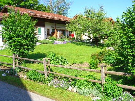 Südseite mit Garten