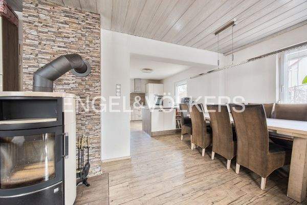 Gemütlicher Essbereich mit neuem Schwedenofen