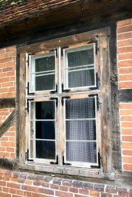makellos Techentin Pfarrhaus Fenster.jpg