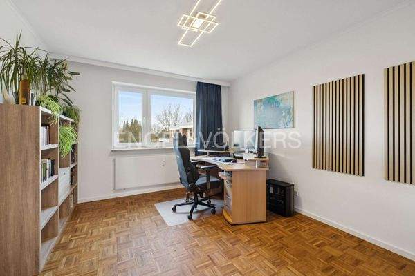 Arbeits- oder Kinderzimmer