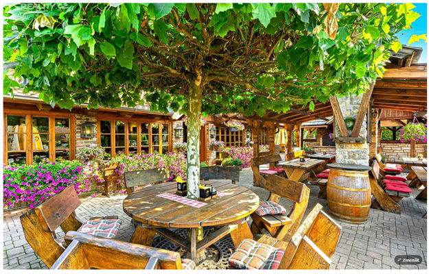 Martina Bild 2 Hof.PNG