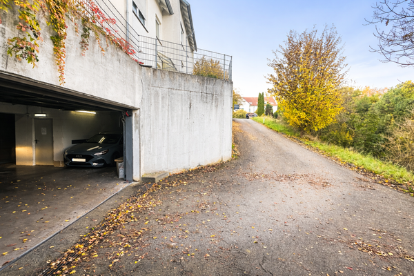 Garageneinfahrt /-Stellplatz