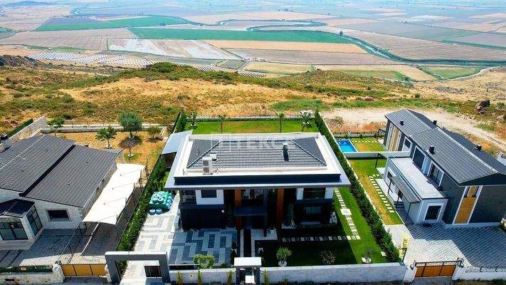 Stylish Detached Villa with Pool in İzmir Foça