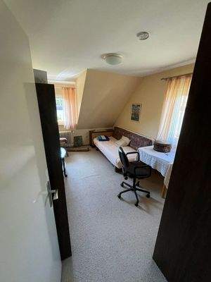 Kinder- bzw. Arbeitszimmer 