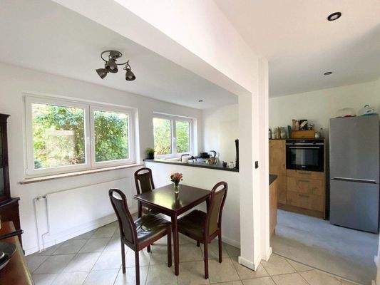 Der offene Küchen- und Essbereich.jpeg