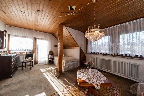 Dachgeschoss mit Loggiazugang