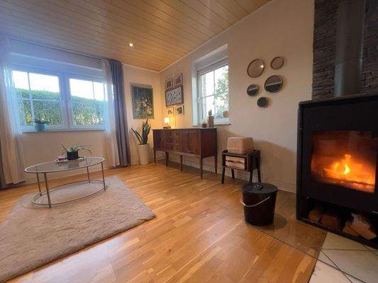 Wohnzimmer mit Kamin