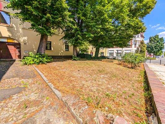 Vorplatz auf der Südseite