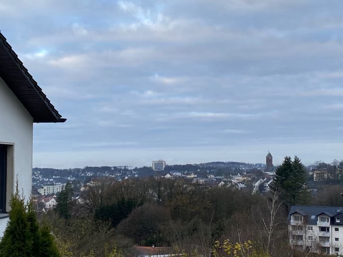 Renovierte 2-Zimmer-Wohnung mit Einbauküche in Lüdenscheid und herrlichem Fernblick auf Lüdenscheid