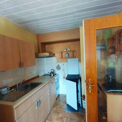 Küche mit Beistellherd