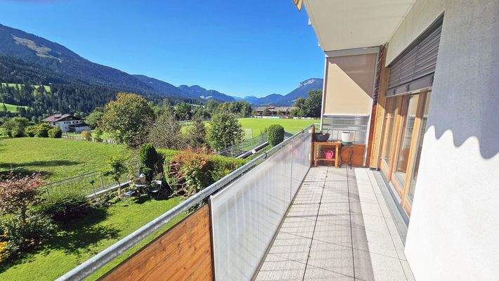 Balkon und Ausblick im Süden im Sommer, Schöne 3-Zimmerwohnung mit Stellplatz, Scheffau