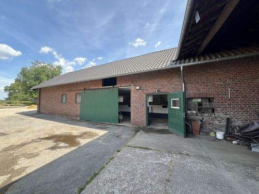 Pferdestall Hofseite