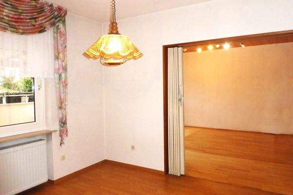 Essbereich mit Wohnzimmer