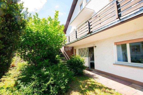 Ostseite mit Zugang zum UG