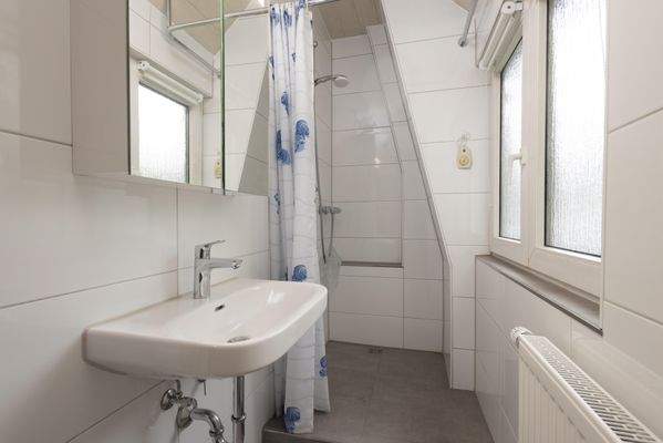 renoviertes Bad DG-Wohnung