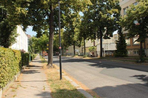 Bärensteiner Straße mit öffentlichen Parkflächen