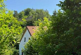 Haus West mit Burg
