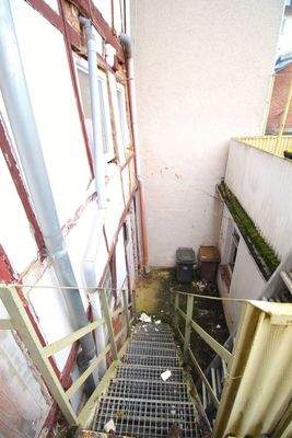 Treppe zur Werkstatt/Lager