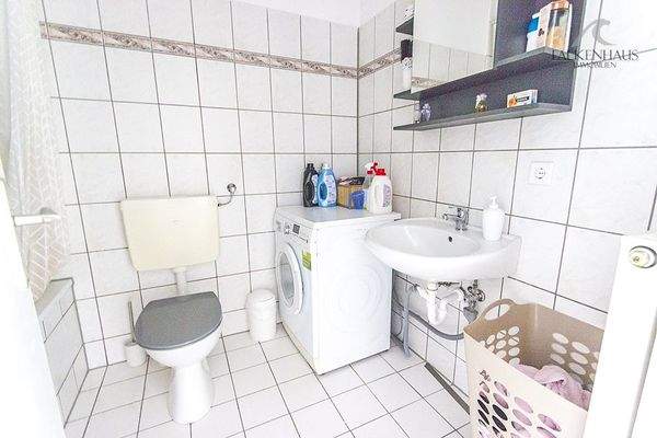 Badezimmer mit Platz für Ihre Waschmaschine