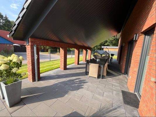 überdachter Terrassenbereich