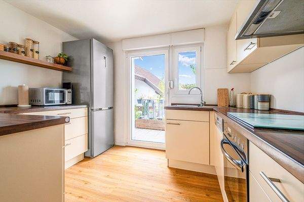 Küche mit Einbauküche samt Markengeräten (OG)