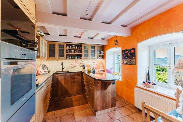 Die angrenzende, separate Küche 