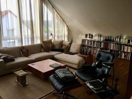 Wohnzimmer möbliert