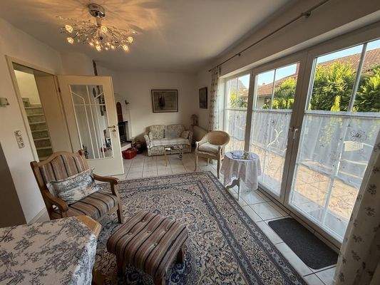 Wohnzimmer mit Kamien