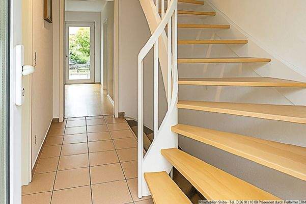 Flur und Treppenhaus_KI