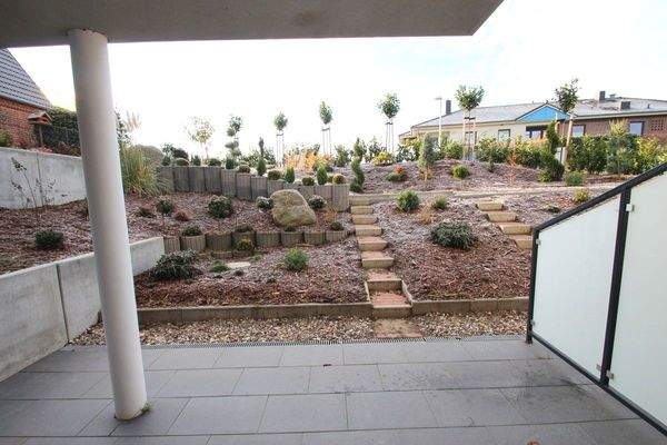 sonnige, überdachte Süd-West Terrasse mit Gartenanteil