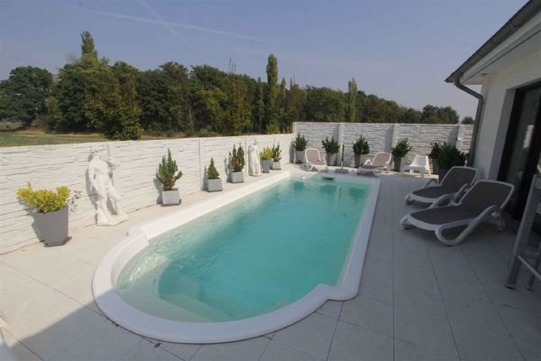 Pool u. Terrasse