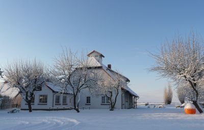 Schwalbenhof_Pension-Klausdorf-Aussenansicht-5-250