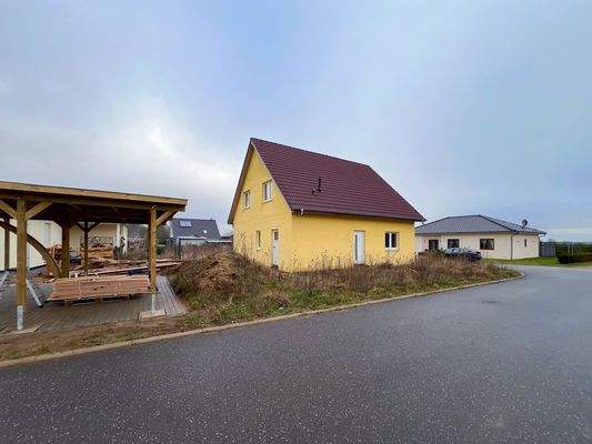 Ansicht halblinks mit Umfeld