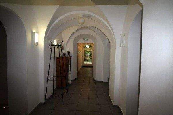 Durchgang zum Biergarten