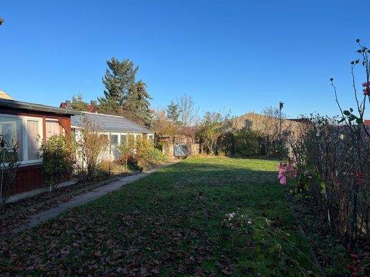 006-Garten und ehem. Gewächshaus.jpg