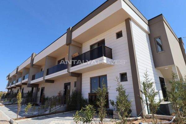 Sea View Flats with Communal Pool and Garden in Aksu Antalya