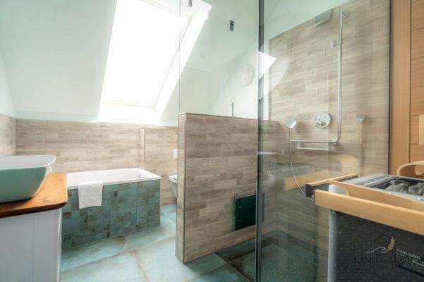 1. OG Badezimmer mit Sauna