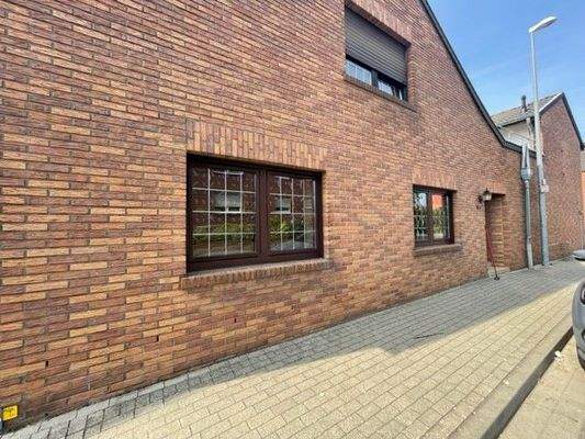 Hausansicht frontseitig