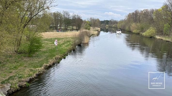 Kanal neben dem Grundstück