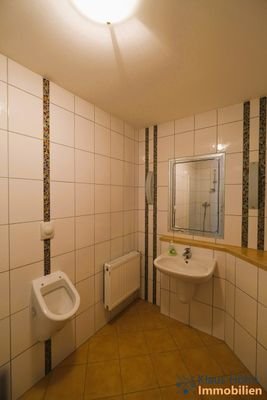 Toilette / Dusche , Halle 1