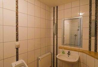 Toilette / Dusche , Halle 1