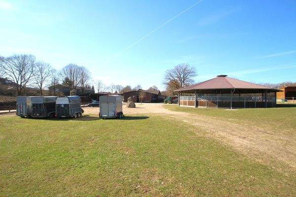 Der Stellplatz für Pferdeanhänger