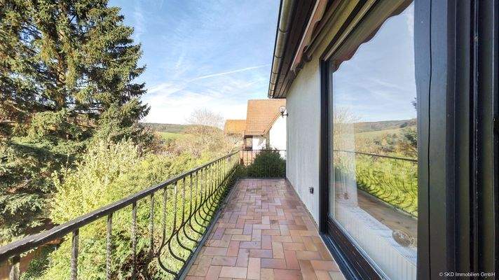 ... und mit Zugang zum Balkon