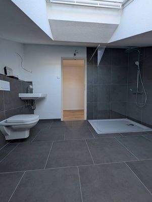 Modernes Badezimmer
